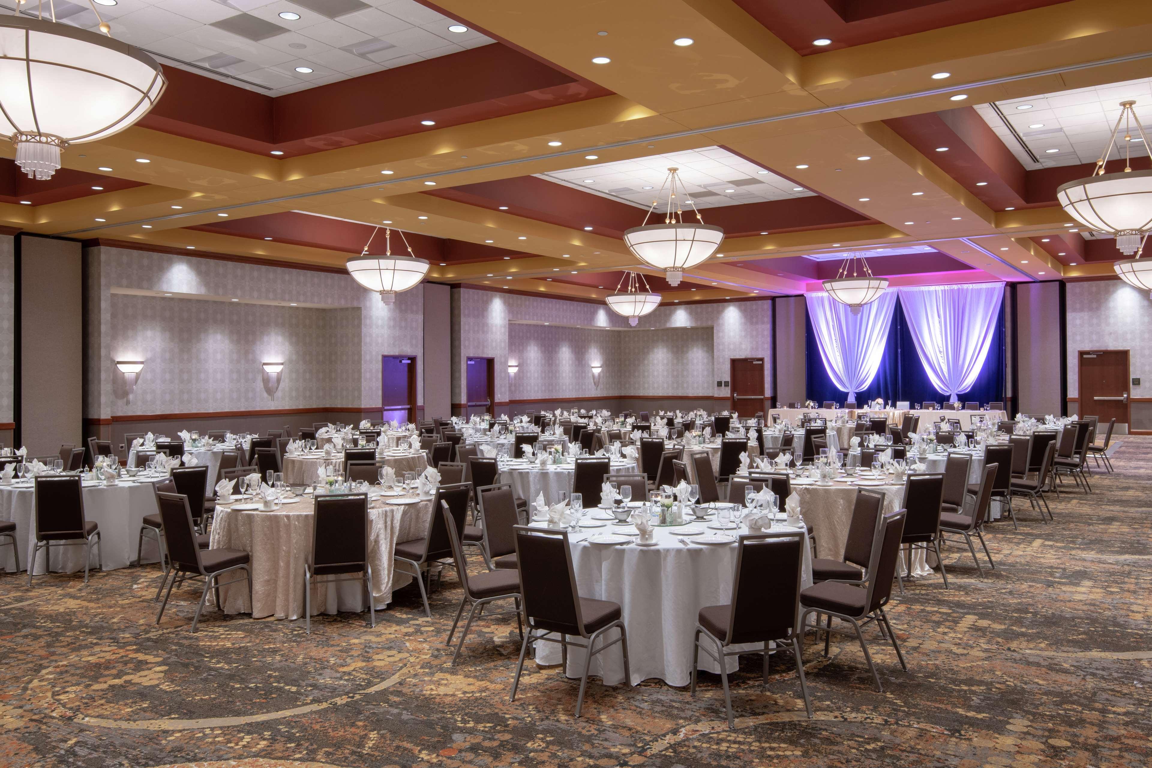 Embassy Suites Northwest Arkansas - Hotel, Spa & Convention Center Rogers Bagian luar foto