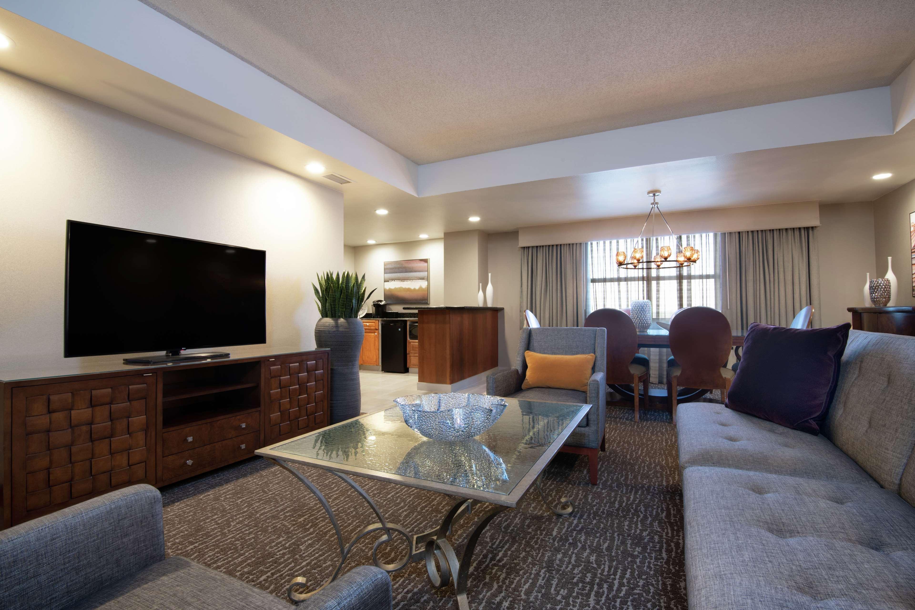 Embassy Suites Northwest Arkansas - Hotel, Spa & Convention Center Rogers Bagian luar foto
