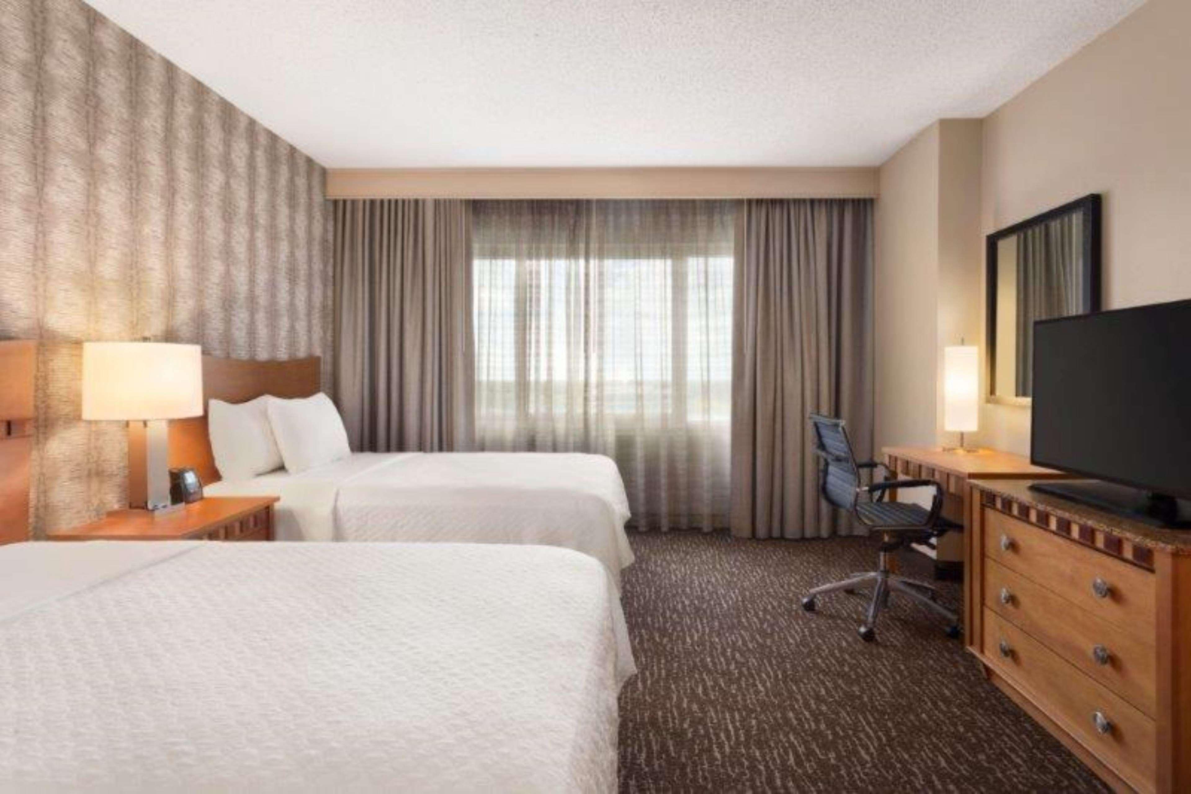 Embassy Suites Northwest Arkansas - Hotel, Spa & Convention Center Rogers Bagian luar foto