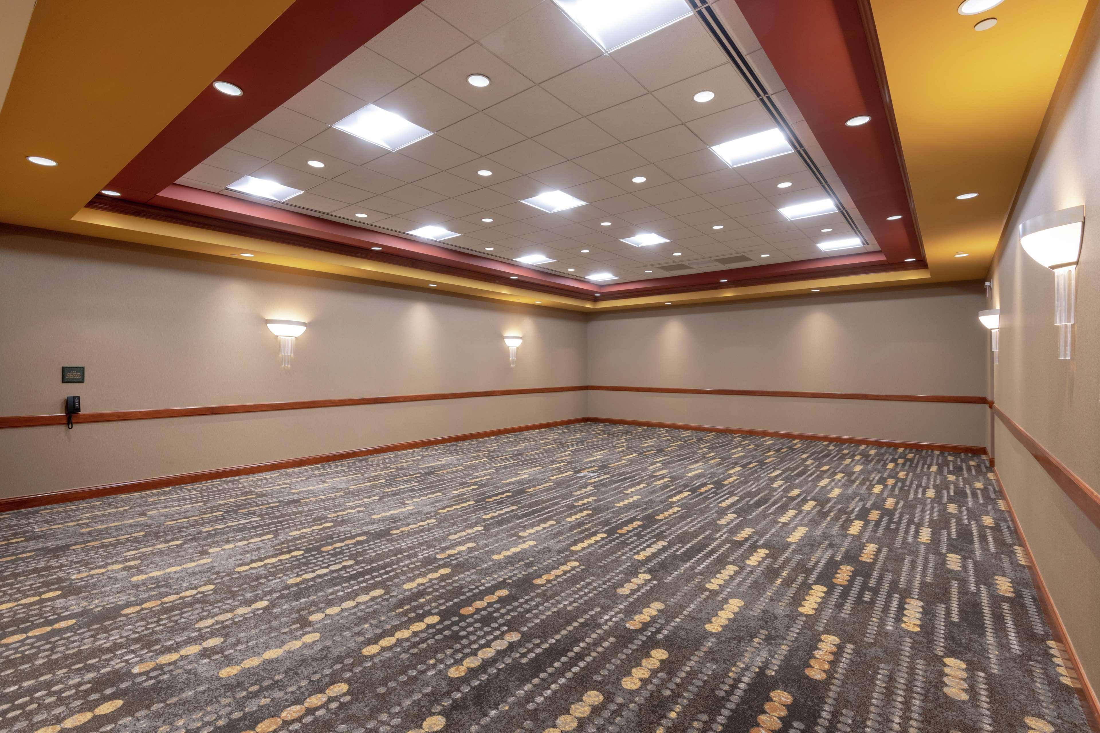 Embassy Suites Northwest Arkansas - Hotel, Spa & Convention Center Rogers Bagian luar foto