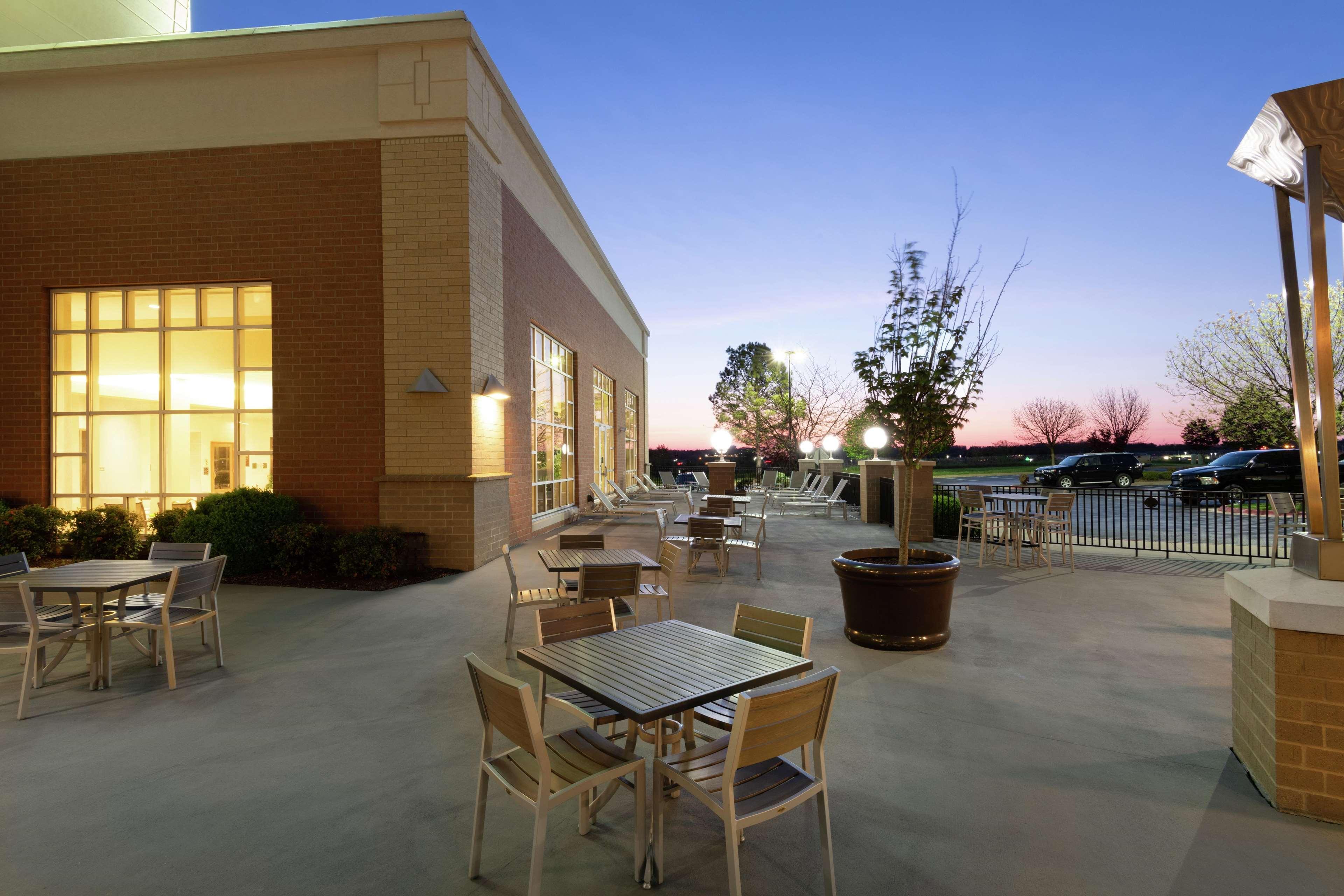 Embassy Suites Northwest Arkansas - Hotel, Spa & Convention Center Rogers Bagian luar foto