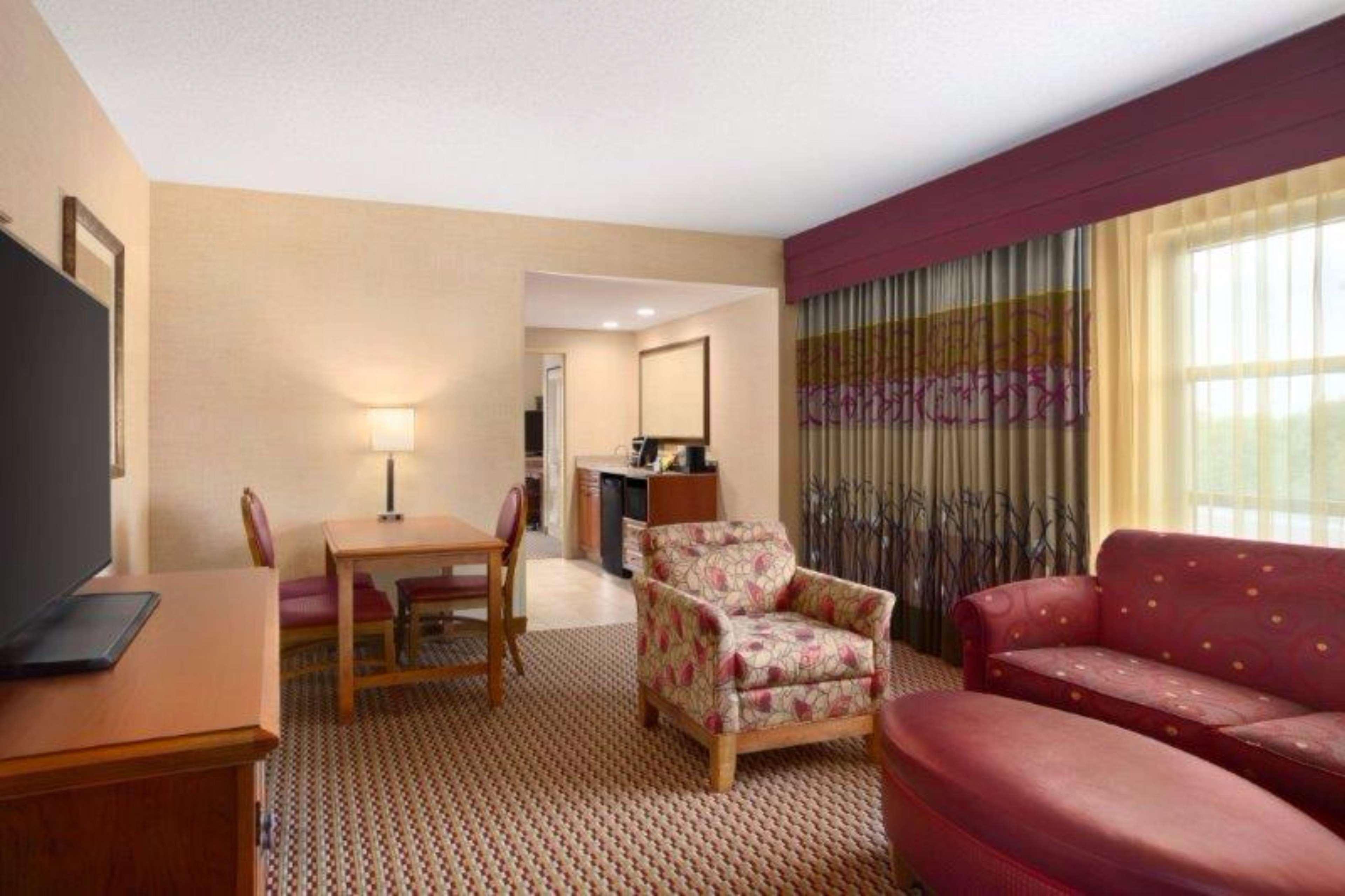 Embassy Suites Northwest Arkansas - Hotel, Spa & Convention Center Rogers Bagian luar foto