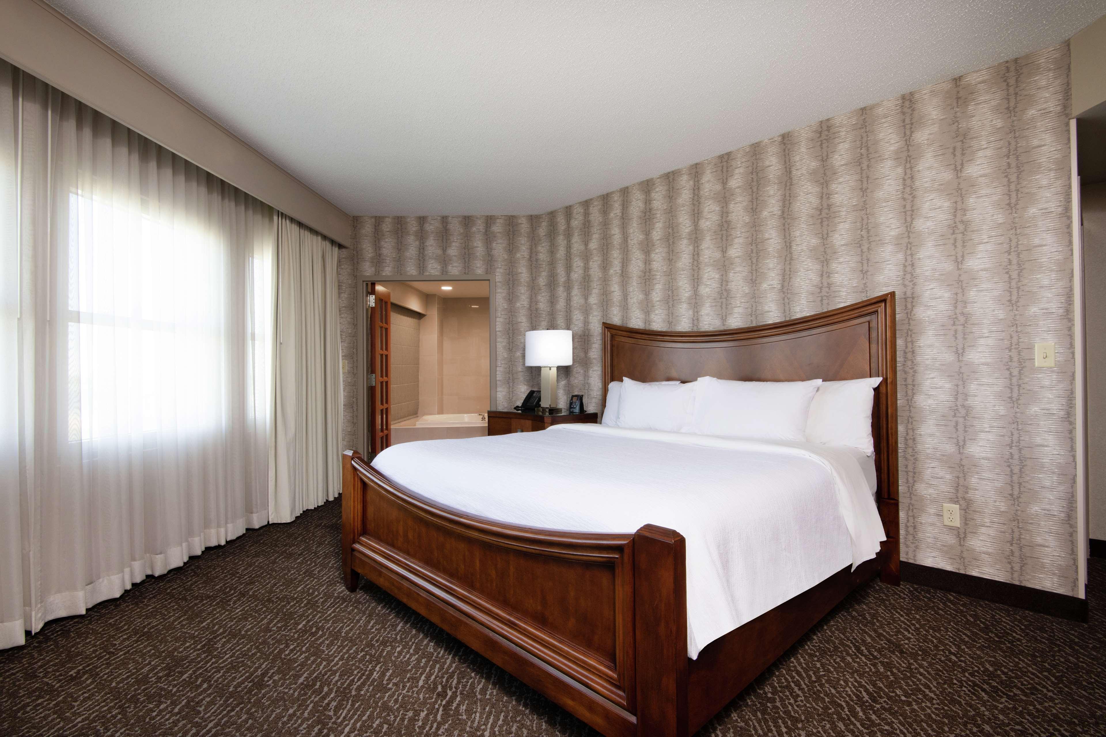 Embassy Suites Northwest Arkansas - Hotel, Spa & Convention Center Rogers Bagian luar foto
