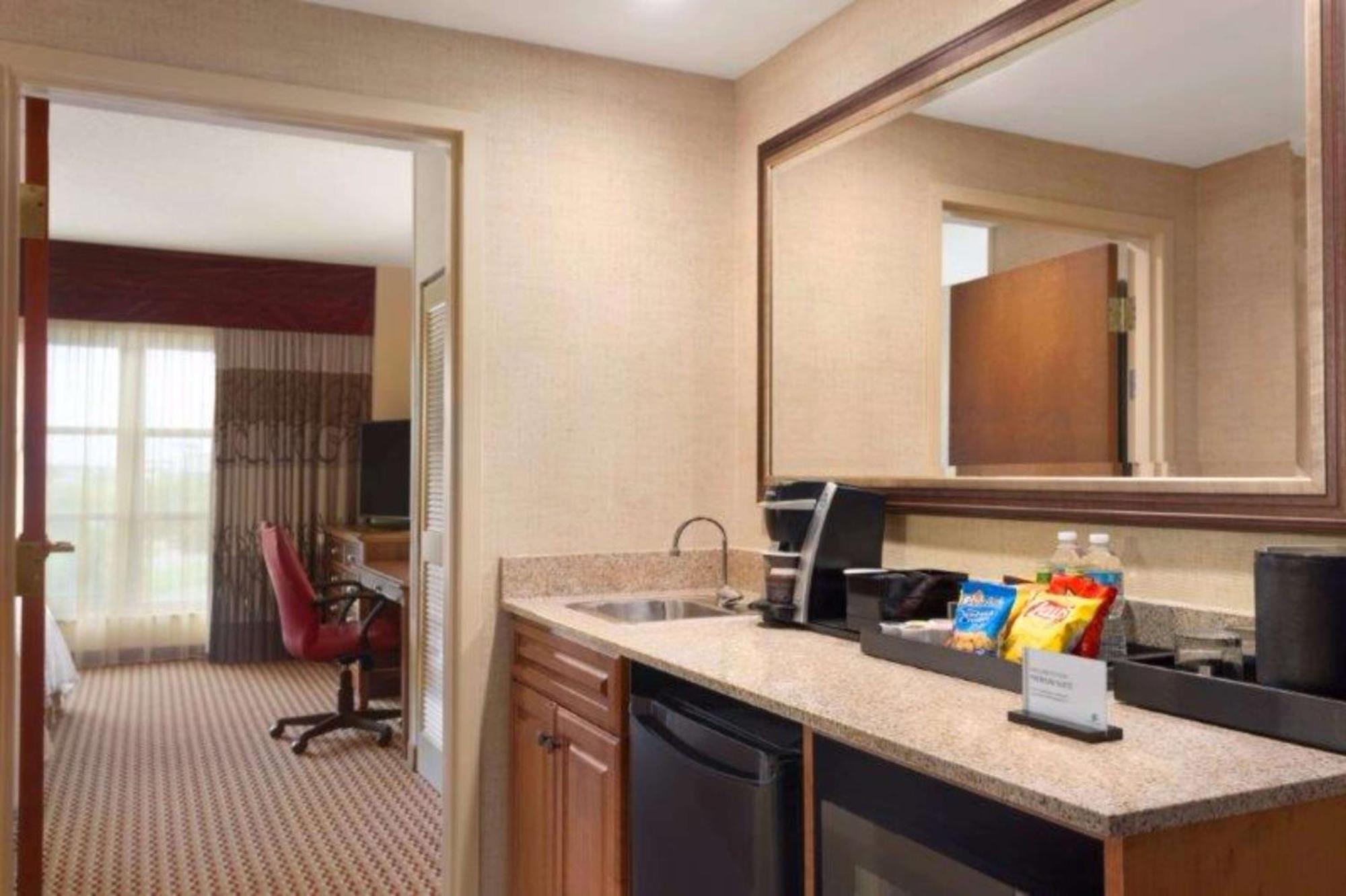 Embassy Suites Northwest Arkansas - Hotel, Spa & Convention Center Rogers Bagian luar foto