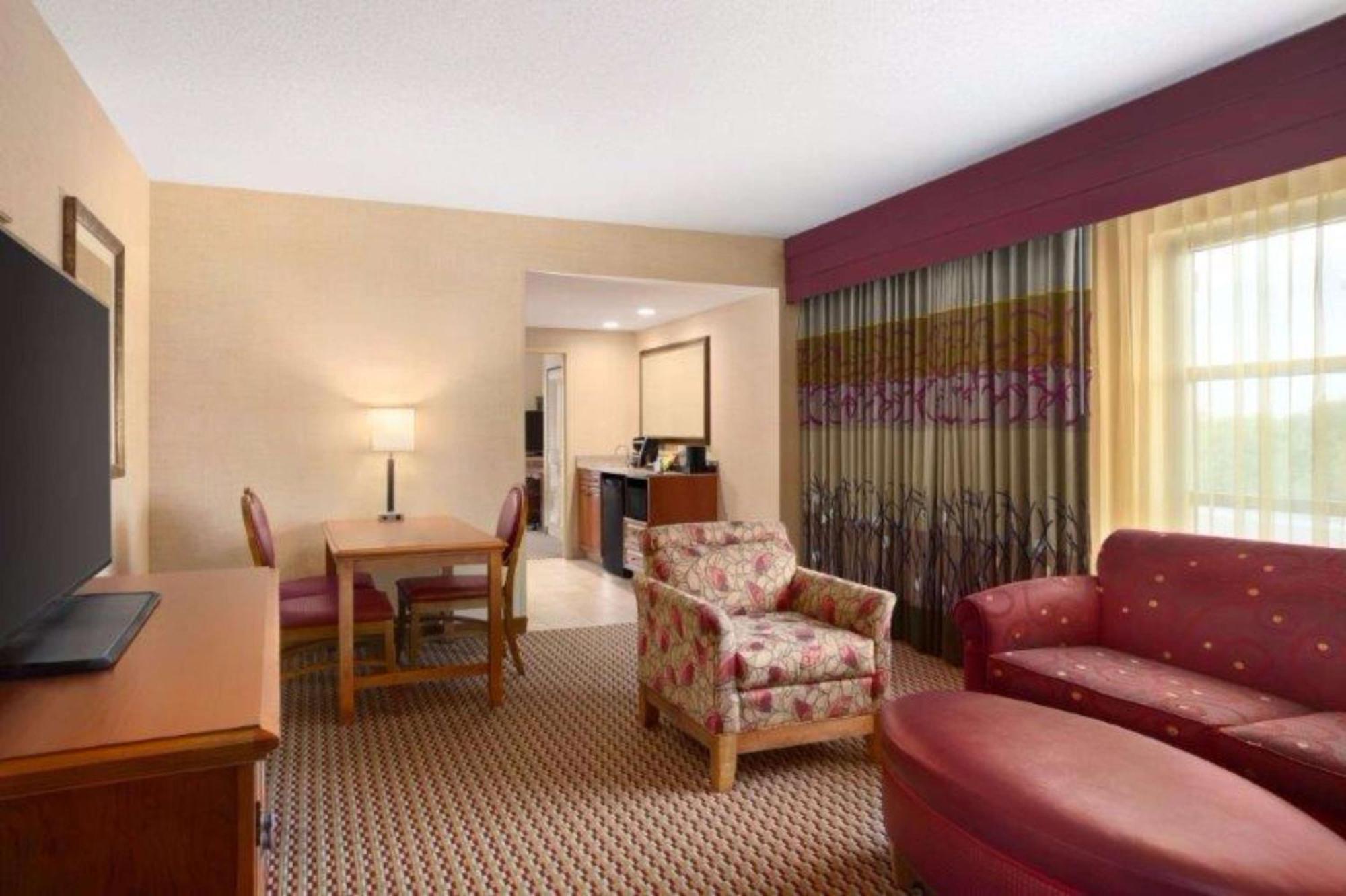 Embassy Suites Northwest Arkansas - Hotel, Spa & Convention Center Rogers Bagian luar foto