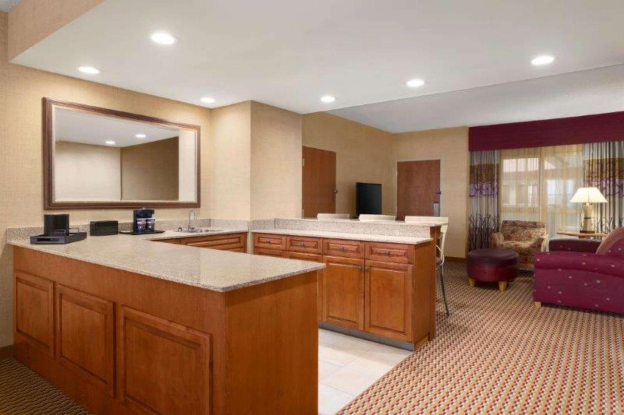Embassy Suites Northwest Arkansas - Hotel, Spa & Convention Center Rogers Bagian luar foto